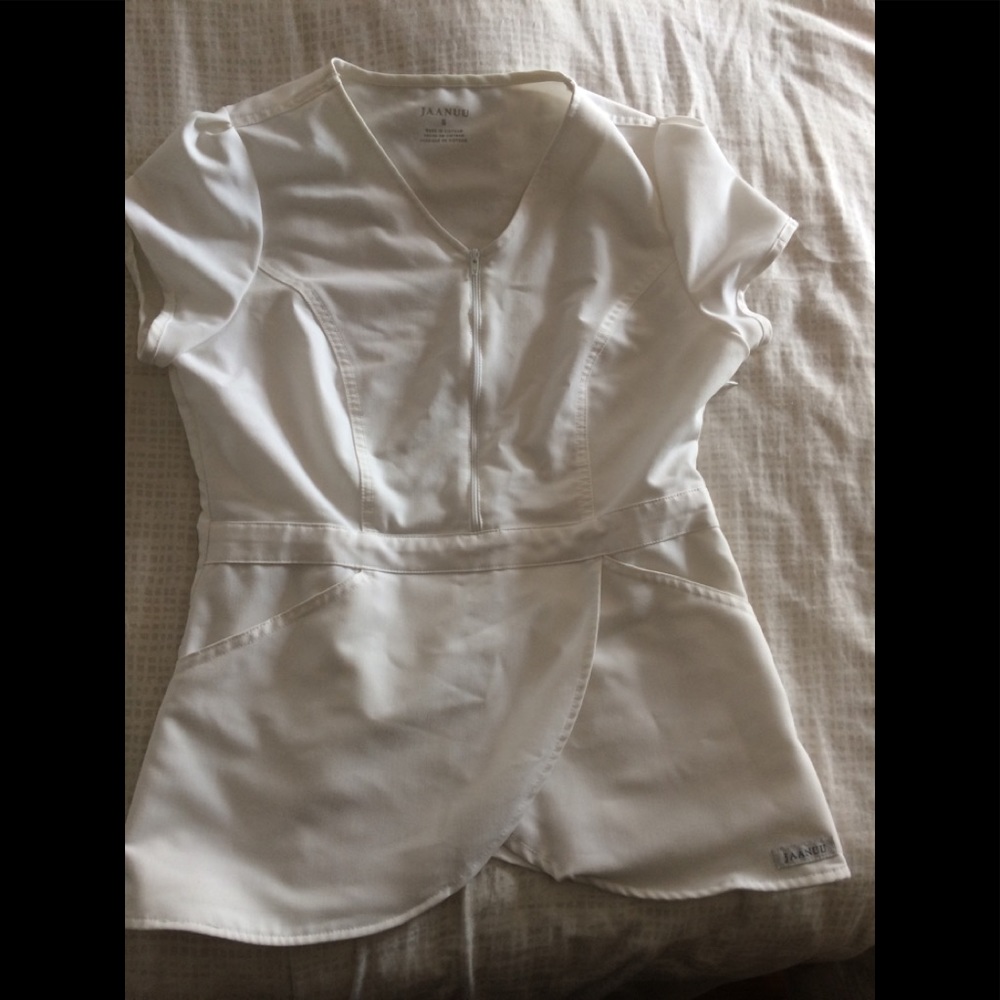 Small jaanuu tulip scrub top